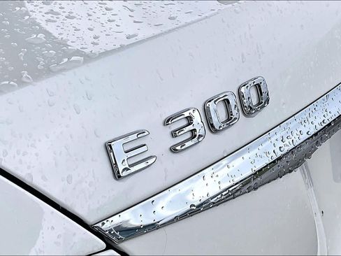 Used 2017 Mercedes-Benz E 300 image 28