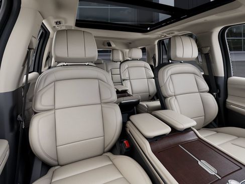 New 2027 Lincoln Navigator Reserve AWD/4WD image 10