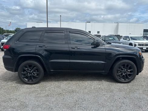 Used 2022 Jeep Grand Cherokee Laredo X AWD/4WD image 8