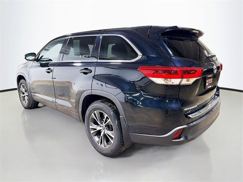 Used 2019 Toyota Highlander LE image 6