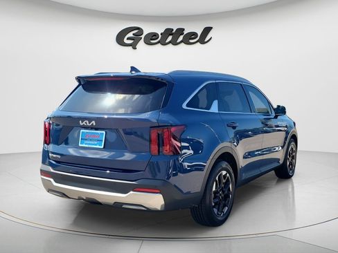 Used 2024 Kia Sorento S w/ Panoramic Sunroof Package FWD image 5