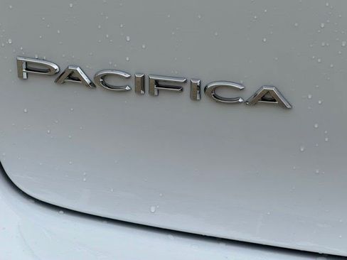 New 2027 Chrysler Pacifica Select FWD image 39