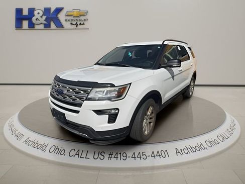 Used 2018 Ford Explorer XLT w/ Equipment Group 202A image 2