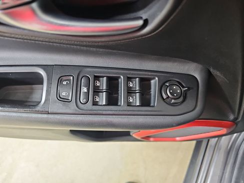 Used 2018 Jeep Renegade Trailhawk w/ UConnect 8.4 Nav Group image 33