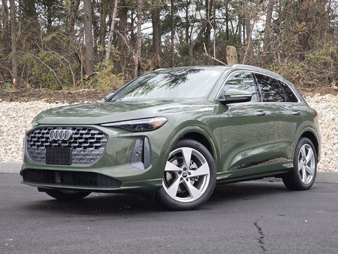 Certified 2025 Audi Q5 Prestige image 2