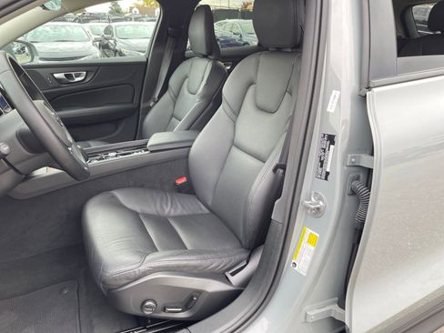 Used 2025 Volvo V60 B5 Cross Country Plus image 25