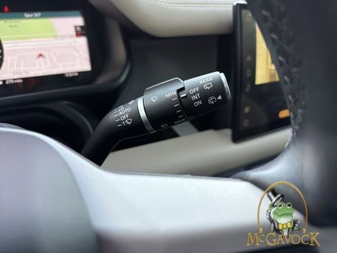 Used 2024 Land Rover Defender 130 X-Dynamic SE image 14