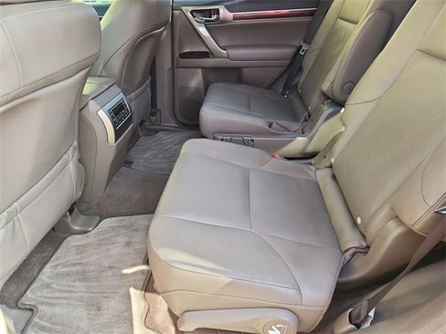 Used 2019 Lexus GX 460 image 25