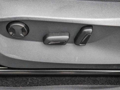 Used 2024 Volkswagen Tiguan SE w/ Panoramic Sunroof Package FWD image 21