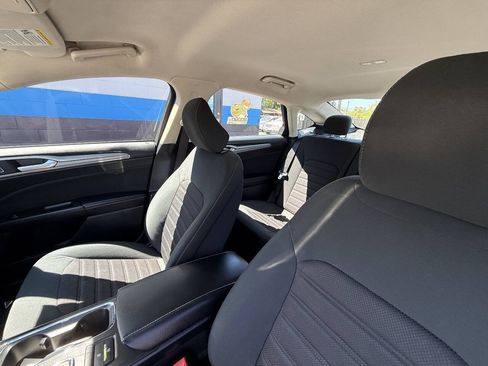 Used 2020 Ford Fusion SE FWD image 9