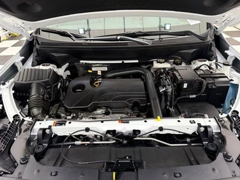 Used 2024 GMC Terrain SLE image 8