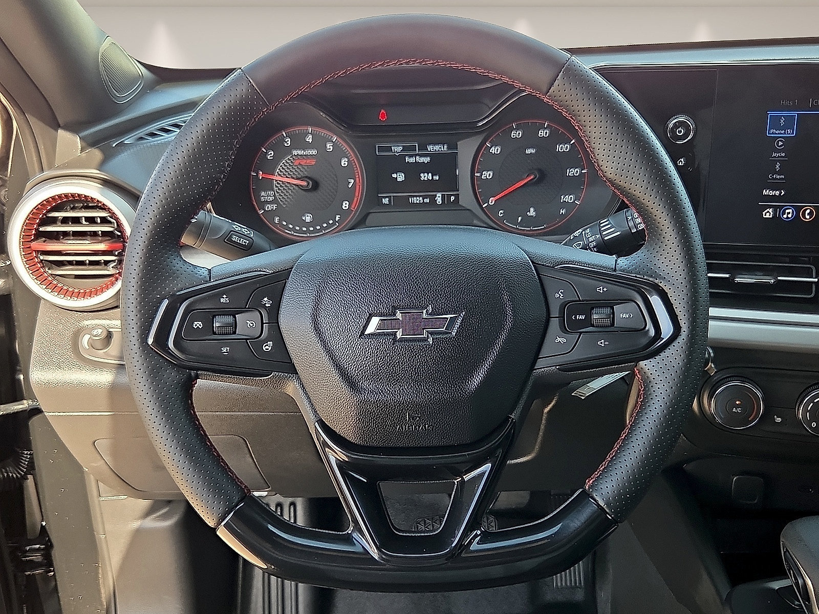 Used 2025 Chevrolet Trax RS FWD image 12