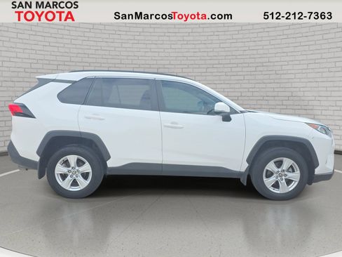 Used 2021 Toyota RAV4 XLE w/ Convenience Package FWD image 5