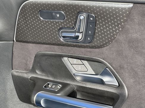 Certified 2025 Mercedes-Benz GLB 250 image 17