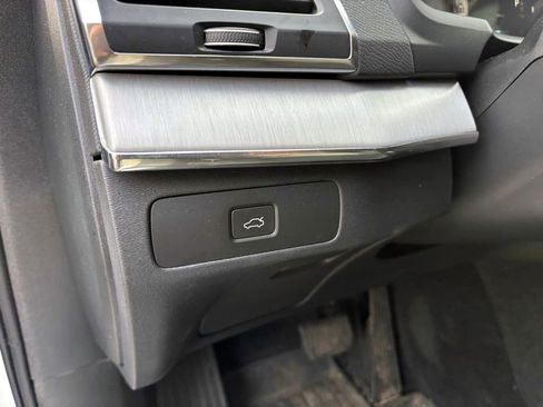 Used 2023 Volvo XC90 B5 Core w/ Protection Package Premier image 15