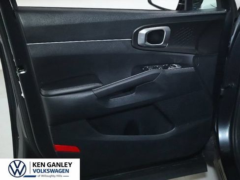 Used 2022 Kia Sorento LX AWD/4WD image 42