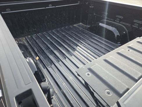 Used 2025 GMC Sierra 1500 SLT image 15