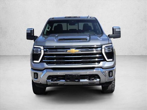 Used 2024 Chevrolet Silverado 2500 LTZ w/ LTZ Convenience Package AWD/4WD image 2