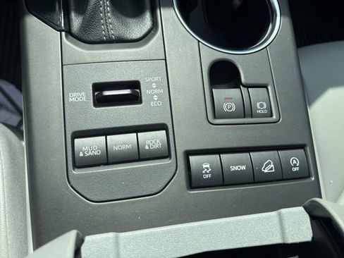 Used 2022 Toyota Highlander XLE AWD/4WD image 20
