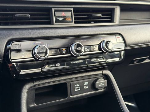 Used 2024 Honda Pilot Touring image 29