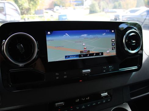 Used 2024 Mercedes-Benz Sprinter 2500 image 23