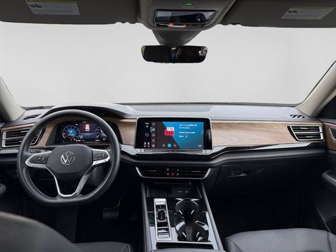 Used 2025 Volkswagen Atlas SE FWD image 14