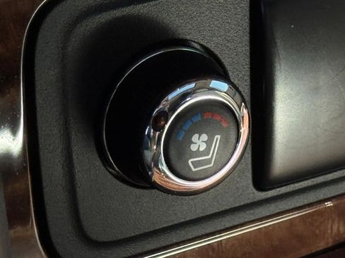 Used 2020 Nissan Armada Platinum w/ Cargo Package AWD/4WD image 18