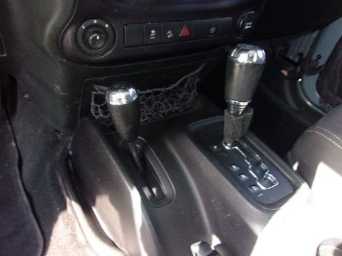 Used 2015 Jeep Wrangler Unlimited Sahara AWD/4WD image 17