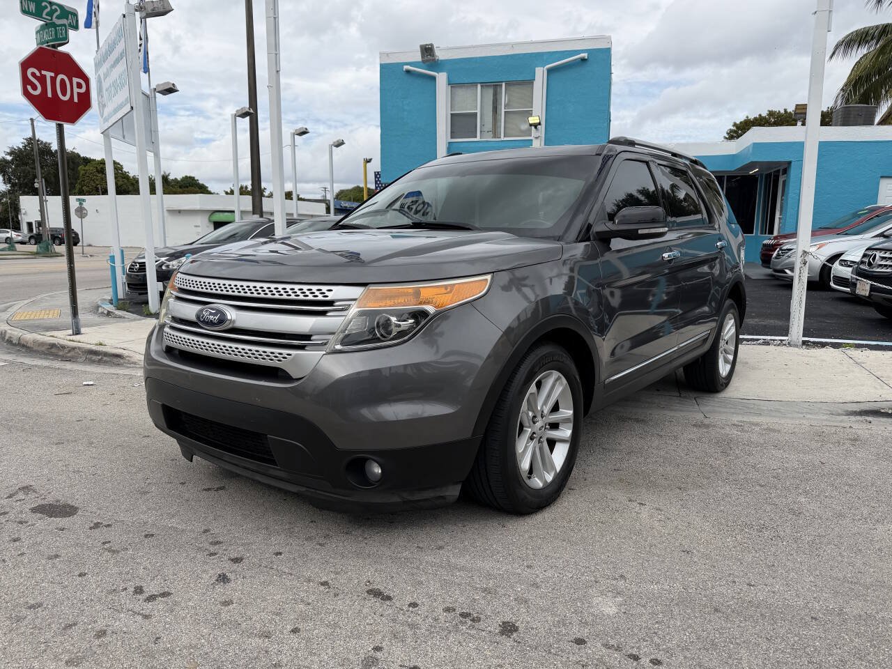 Used 2014 Ford Explorer XLT FWD image 3