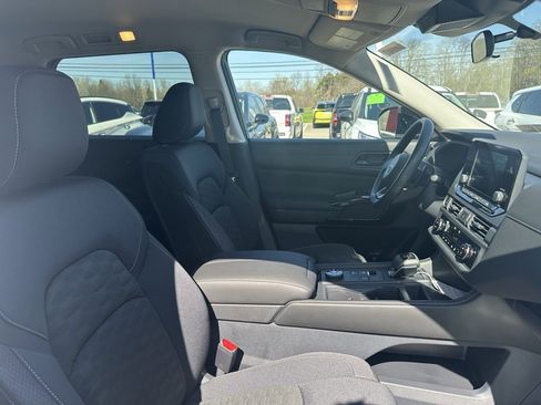 Certified 2025 Nissan Pathfinder S image 24