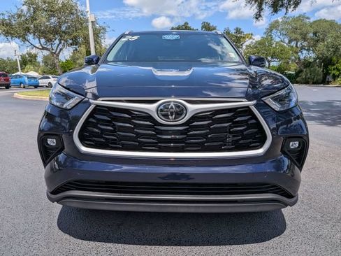 Used 2025 Toyota Highlander XLE AWD/4WD image 9