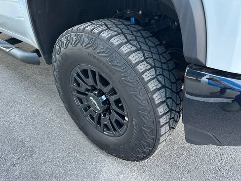 Used 2026 Chevrolet Silverado 2500 ZR2 AWD/4WD image 9