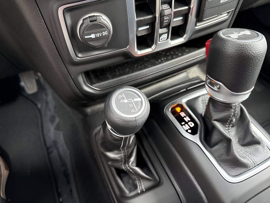 Used 2025 Jeep Wrangler Unlimited Sport AWD/4WD image 23