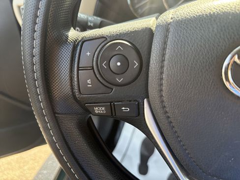 Used 2016 Toyota Corolla LE FWD image 17
