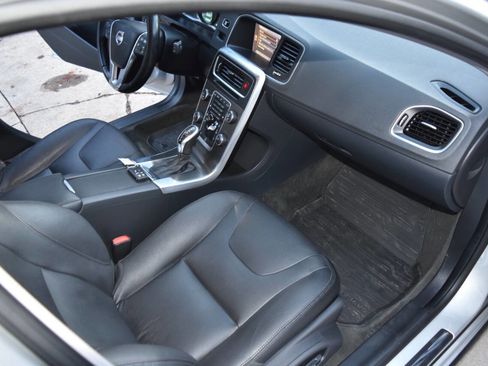 Used 2015 Volvo V60 T5 Premier image 36