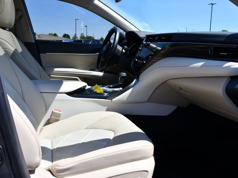 Used 2019 Toyota Camry XLE FWD image 37
