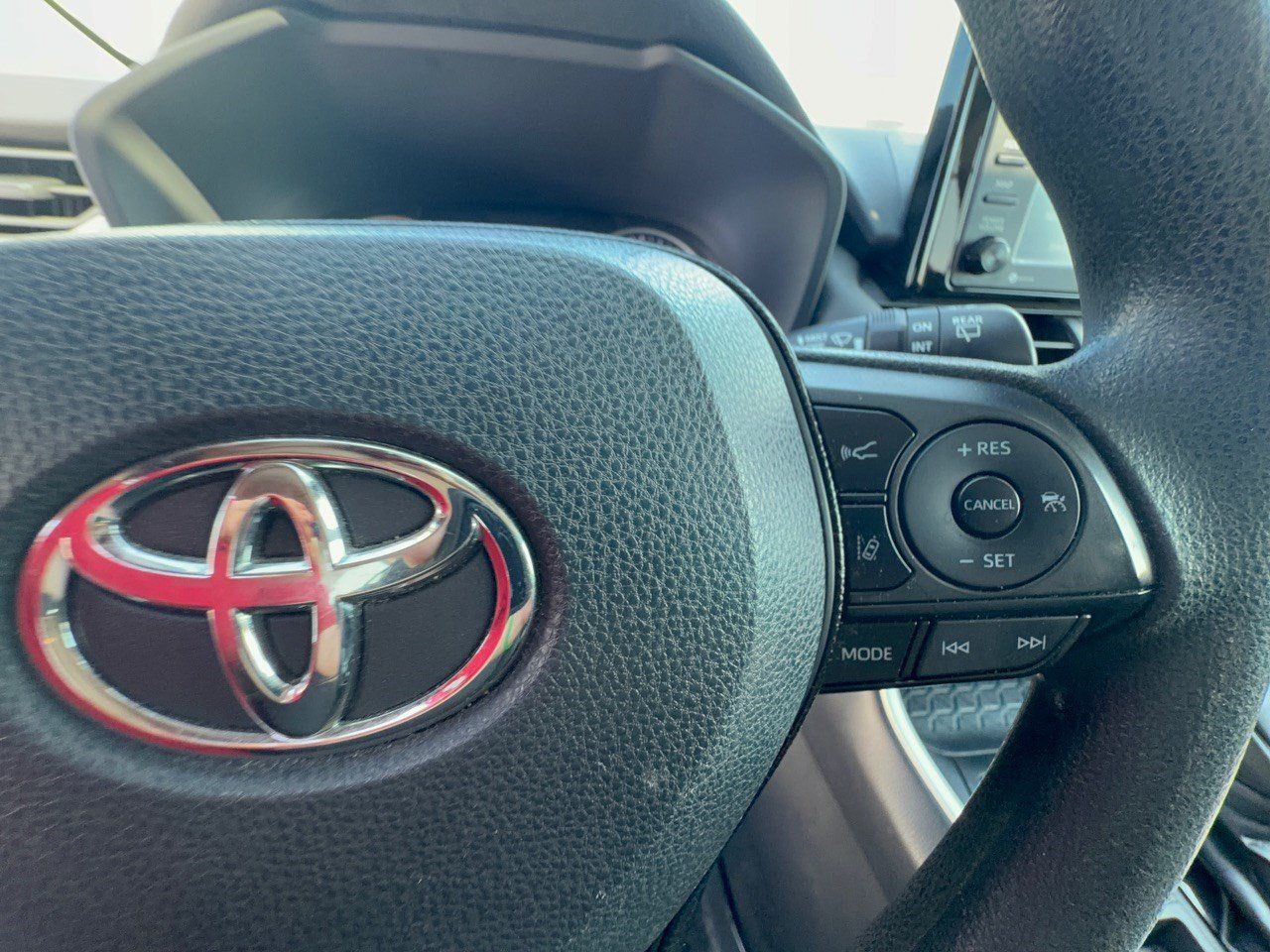 Used 2021 Toyota RAV4 XLE FWD image 19