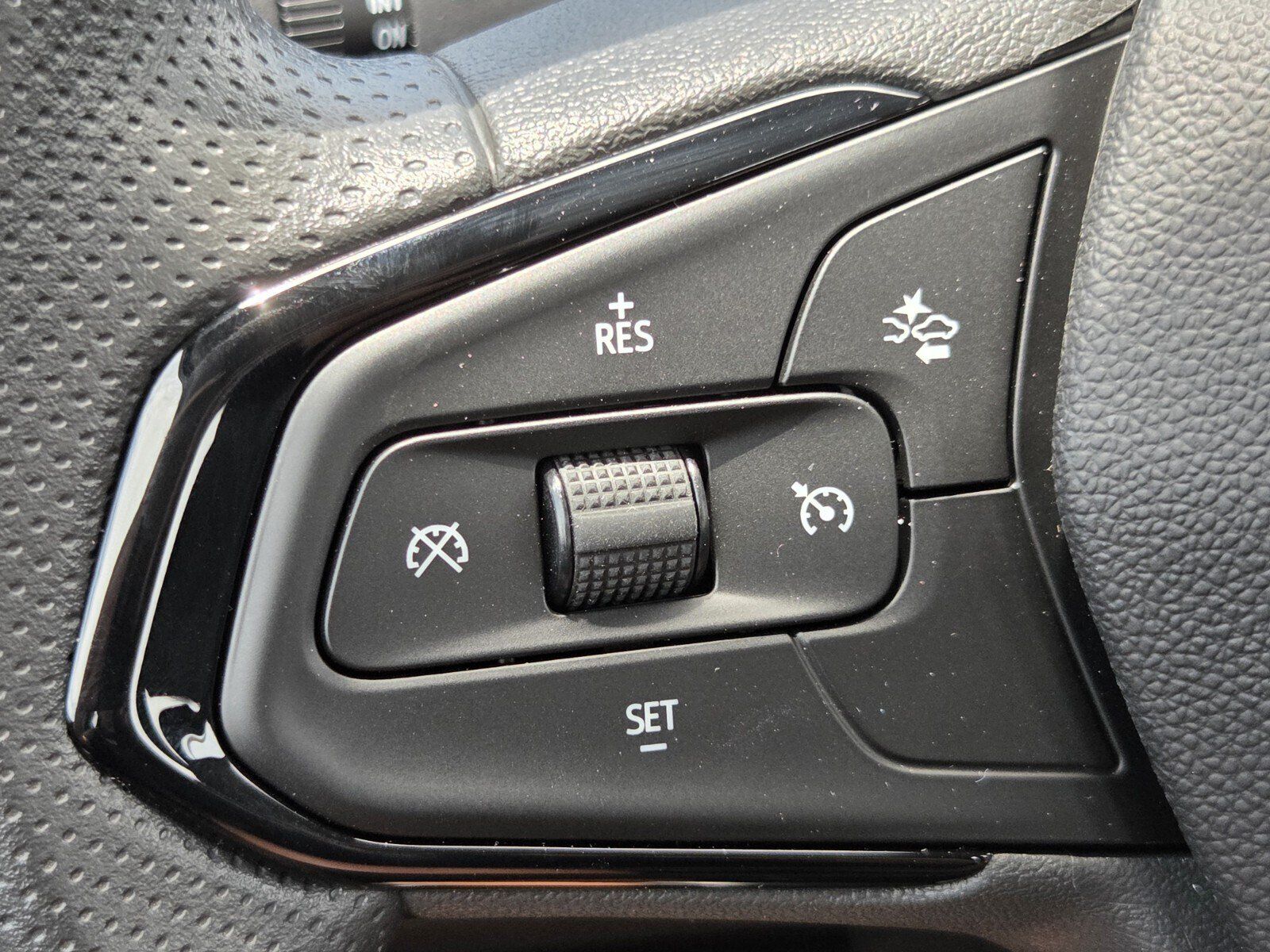 New 2027 Chevrolet Bolt LT w/ LPO, All-Weather Package FWD image 13