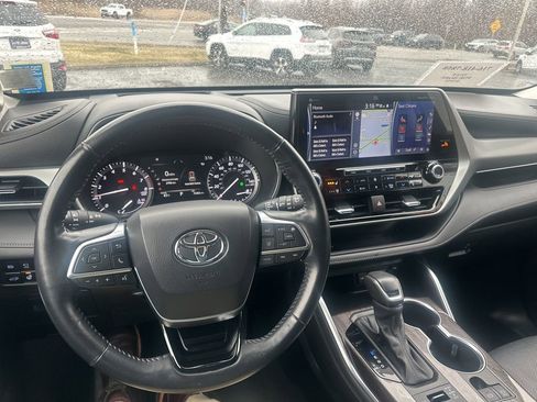Used 2021 Toyota Highlander Platinum AWD/4WD image 14
