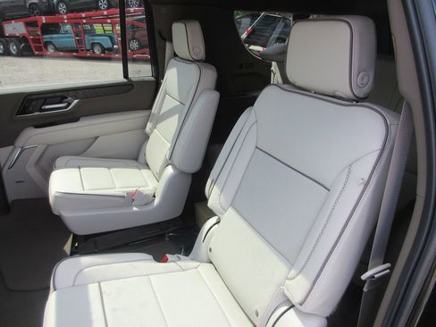 New 2026 GMC Yukon XL Denali w/ Denali Reserve Package AWD/4WD image 12