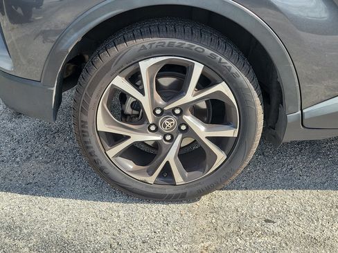 Used 2019 Toyota C-HR XLE FWD image 8