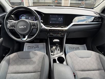 Used 2022 Kia Niro LXS