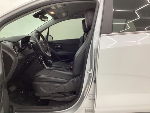 Used 2018 Chevrolet Trax LT w/ LT Convenience Package AWD/4WD image 14