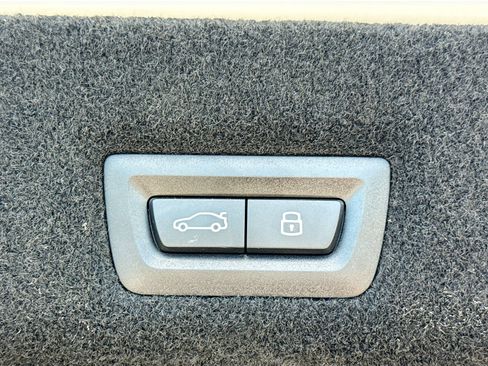 Used 2025 BMW i7 eDrive50 w/ M Sport Package RWD image 14