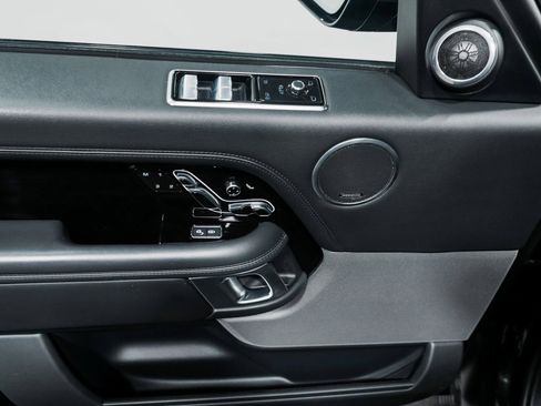 Used 2020 Land Rover Range Rover HSE image 12