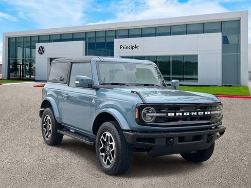 Used 2022 Ford Bronco Outer Banks image 2
