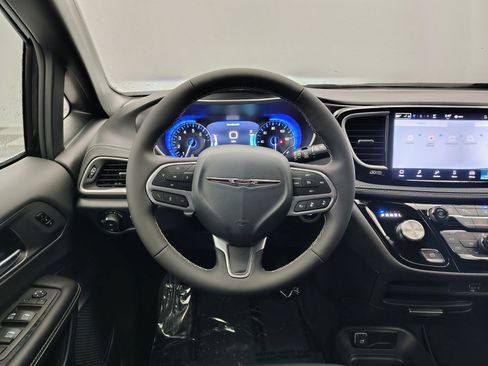 New 2026 Chrysler Pacifica Select FWD image 29