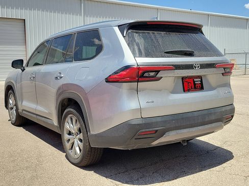 Used 2024 Toyota Grand Highlander AWD image 2