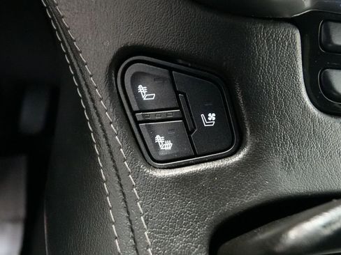 Used 2020 Chevrolet Suburban LT image 38