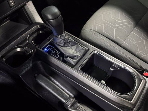 Used 2017 Toyota Tacoma TRD Sport image 29